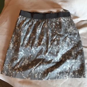 Ann Taylor Grey cream skirt size 6 never worn